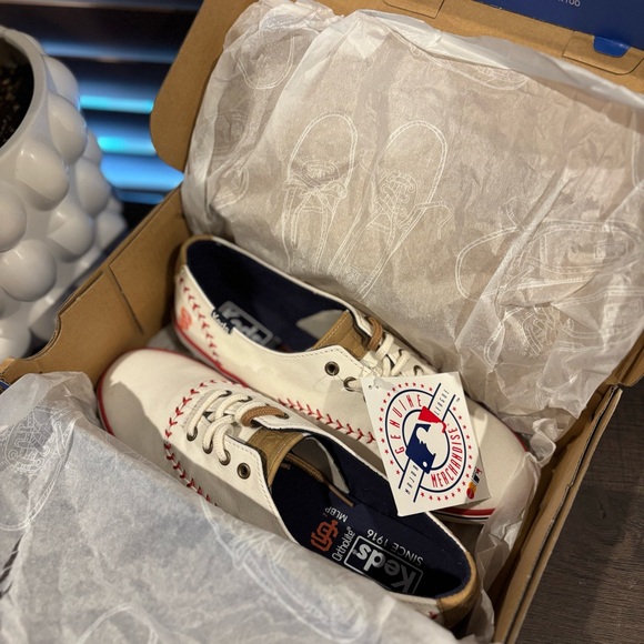 NWT Keds - San Francisco Giants Champion Canvas LaceUp Sneaker - Size 6 - Picture 2 of 12